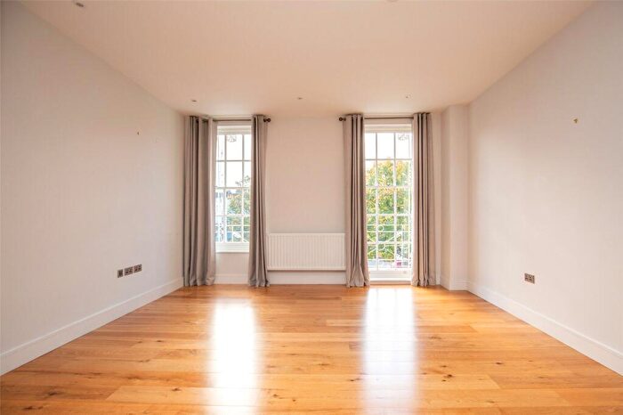 2 Bedroom Apartment For Sale In Oakfield Road, Bristol, BS8