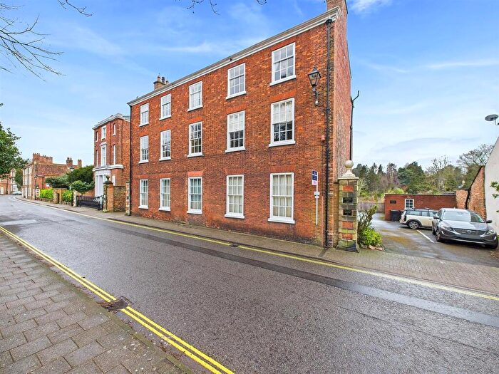 2 Bedroom Flat For Sale In Westgate, Louth, LN11