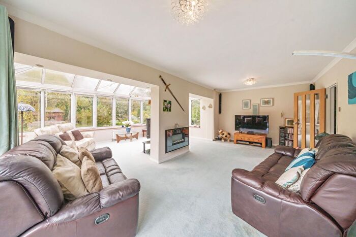 2 Bedroom Detached Bungalow For Sale In Hollywater Road, Hollywater, GU35