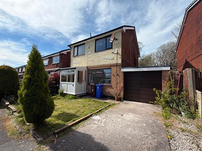 3 Bedroom Detached House For Sale In Halford Drive, Manchester, M40