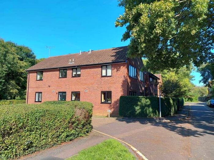 2 Bedroom Ground Flat For Sale In Merrylands Court, Great Bookham, KT23
