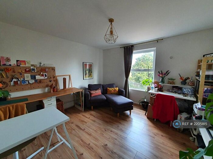 2 Bedroom Flat To Rent In Bayes Close, London, SE26