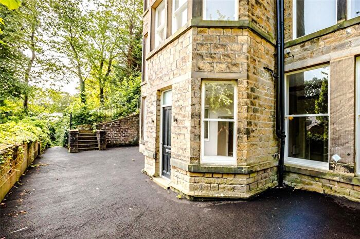 2 Bedroom Apartment To Rent In Kaffir Road, Huddersfield, HD2