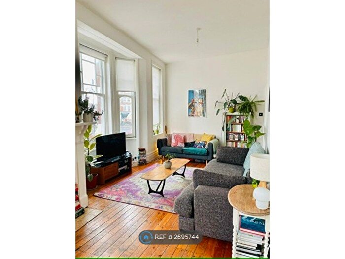 2 Bedroom Flat To Rent In Dukes Mews, London, N10