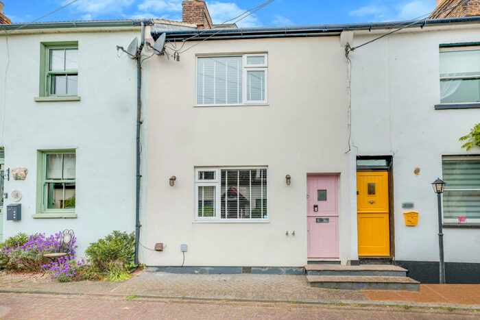 3 Bedroom Terraced House For Sale In St. Thomas Road, Rochford, SS4