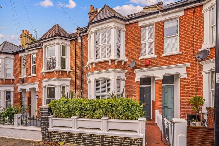 4 Bedroom Property To Rent In Newton Avenue, London, W3