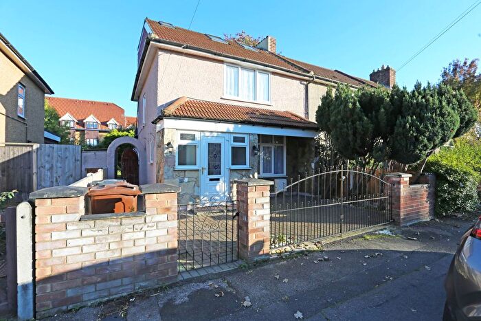 4 Bedroom Semi-Detached House To Rent In Monmouth Rd, Dagenham, RM9