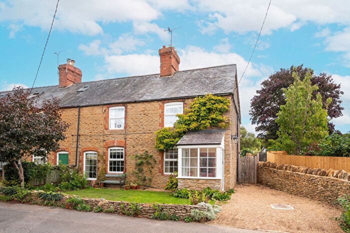 3 Bedroom Cottage For Sale In Wheelers Rise, Croughton, Northants, NN13