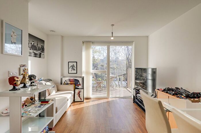 1 Bedroom Flat For Sale In Adenmore Road, Catford, London, SE6