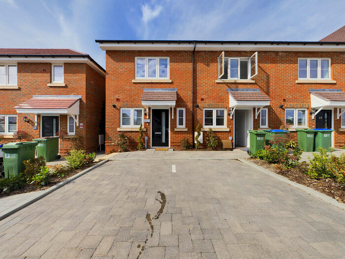 2 Bedroom End Of Terrace House To Rent In Brighton Link, Faygate, RH12