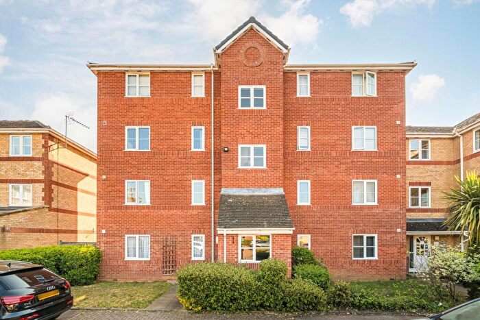 2 Bedroom Flat For Sale In Winery Lane, Kingston Upon Thames, KT1