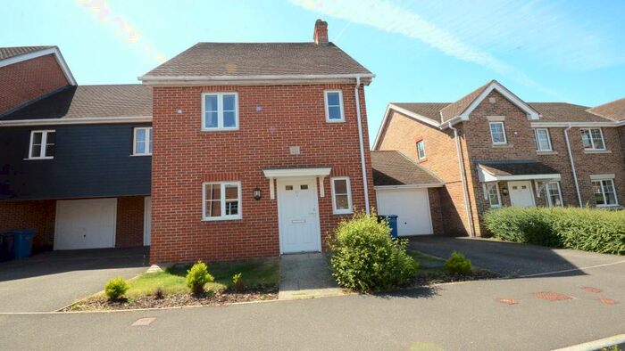 3 Bedroom Link Detached House To Rent In St Swithins Road Fleet, GU51