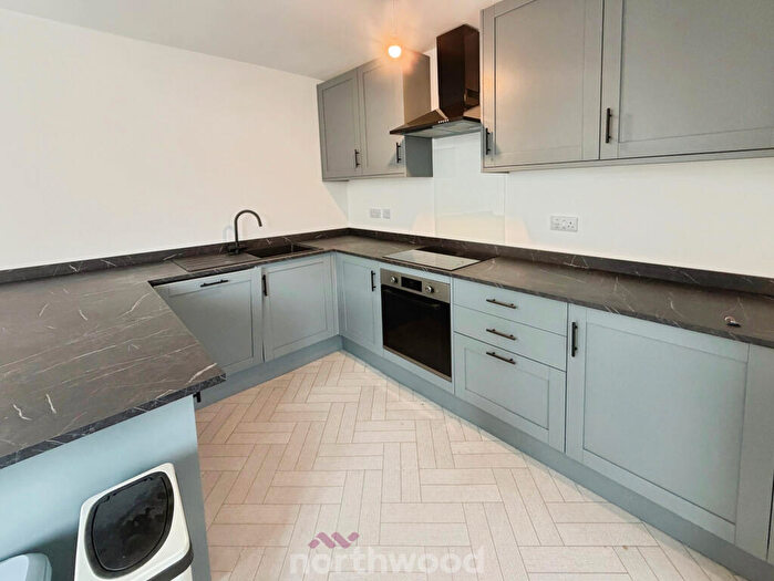 3 Bedroom Semi-Detached House To Rent In Chestnut Avenue, Rossington, Doncaster, DN11