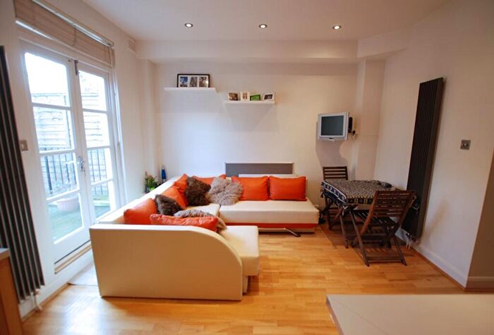 1 Bedroom Flat To Rent In Medina Road, Holloway, N7