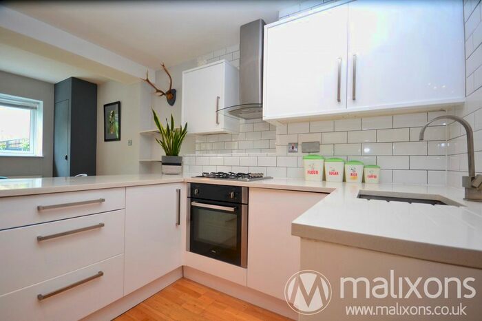 2 Bedroom Flat To Rent In Penistone Road, London, SW16