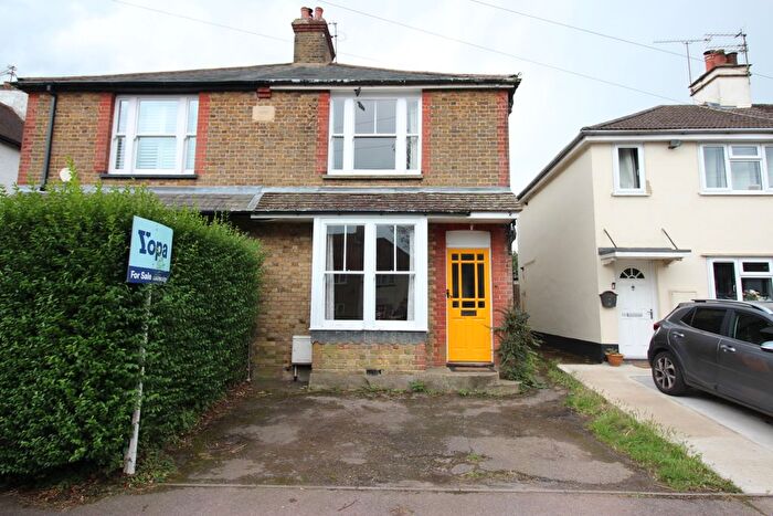 4 Bedroom Semi-Detached House For Sale In Tower Hill, Chipperfield, Kings Langley, WD4