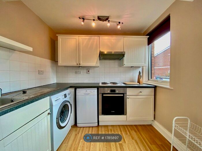 1 Bedroom Flat To Rent In Battersea Park Road, London, SW11