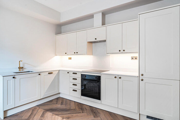 2 Bedroom Apartment To Rent In South Street, Farnham, GU9