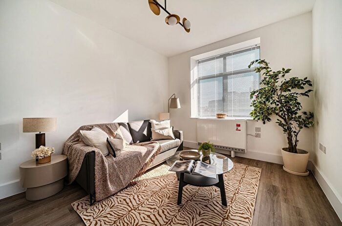 1 Bedroom Flat To Rent In Gemini House, Old Shoreham Road, Hove, BN3