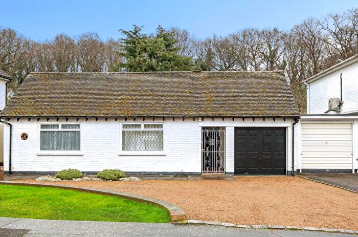 3 Bedroom Bungalow For Sale In Malus Drive, Addlestone, Surrey, KT15