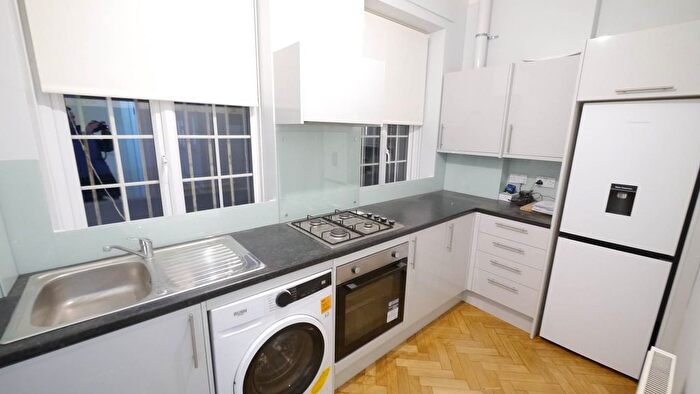 3 Bedroom Flat To Rent In Town Centre, Hatfield, AL10