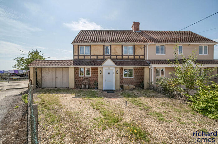 3 Bedroom Semi-Detached House For Sale In Bolingbroke Close, Hook, SN4