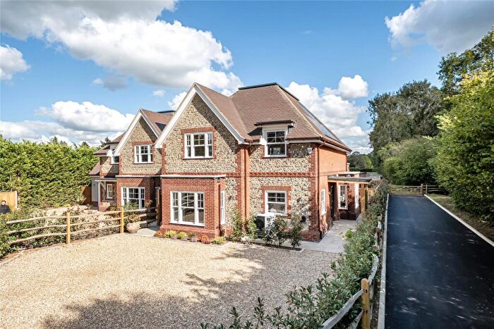 4 Bedroom Detached House For Sale In Bennett Way, West Clandon, Surrey, GU4