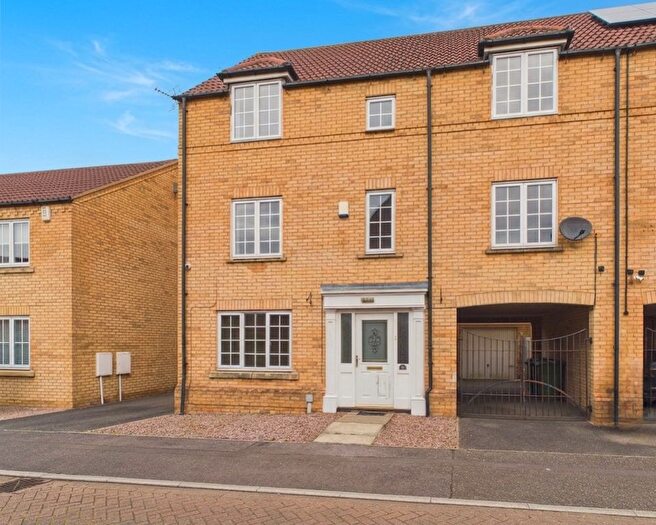 5 Bedroom Semi-Detached House For Sale In Crystal Drive, Peterborough, PE2