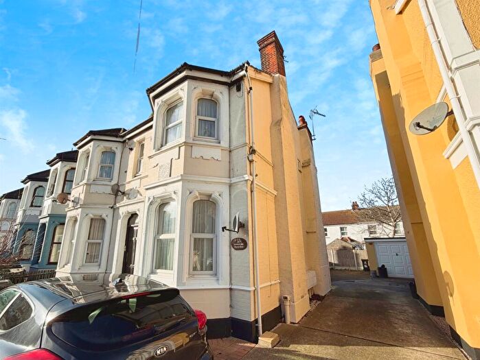 1 Bedroom Maisonette For Sale In The Grove, Clacton-On-Sea, CO15