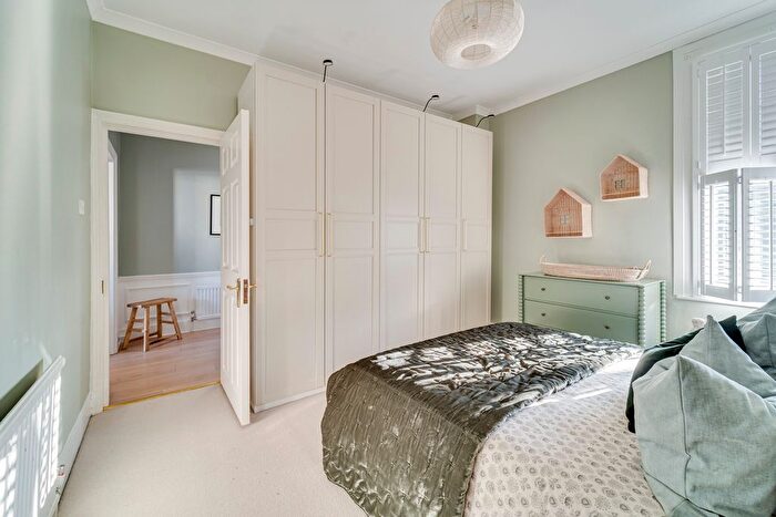 2 Bedroom Flat To Rent In Belmont Avenue, Palmers Green, London, N13