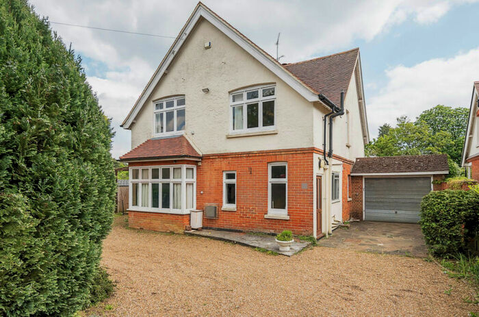 4 Bedroom Detached House To Rent In Shortheath Road, Farnham, Surrey, GU9