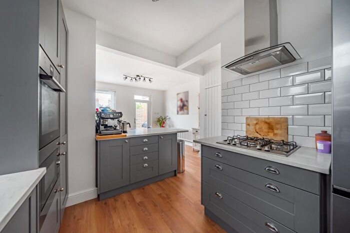 3 Bedroom Property To Rent In Caxton Gardens, Guildford, GU2