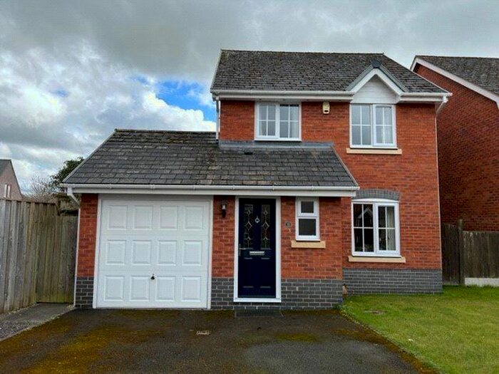 3 Bedroom Detached House For Sale In Maes Y Celyn, Guilsfield, Welshpool, Powys, SY21