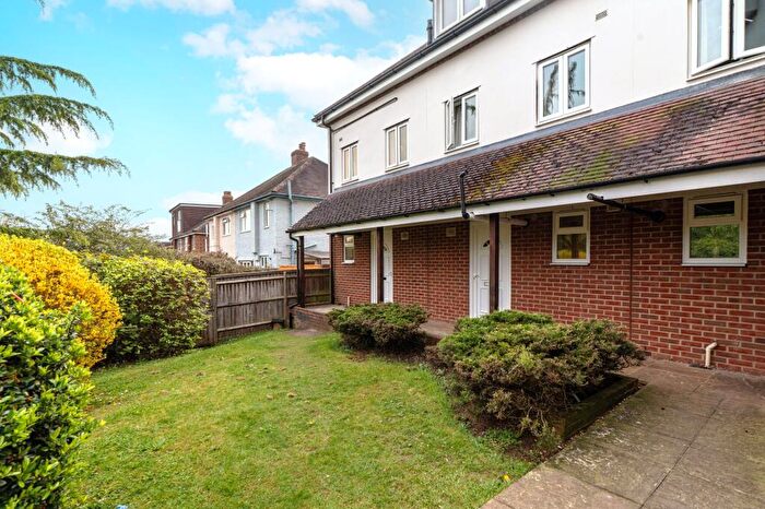 2 Bedroom Flat For Sale In The Avenue, Kennington, Oxford, OX1