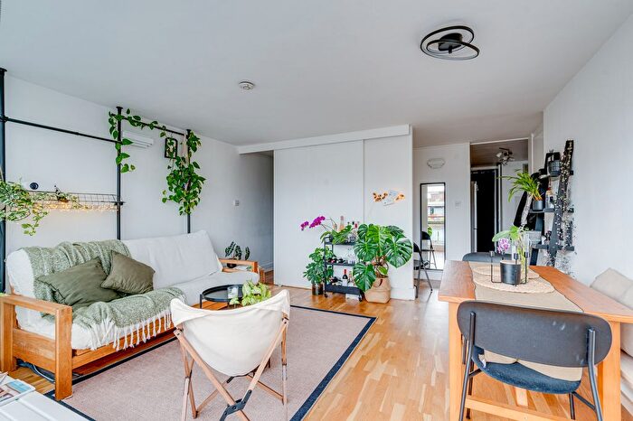 2 Bedroom Flat To Rent In Briardale Gardens, Hampstead, London, NW3