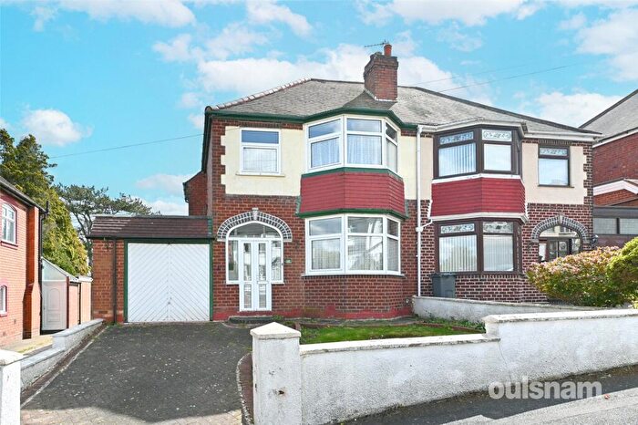 3 Bedroom Semi-Detached House For Sale In Pitcairn Road, Bearwood, West Midlands, B67