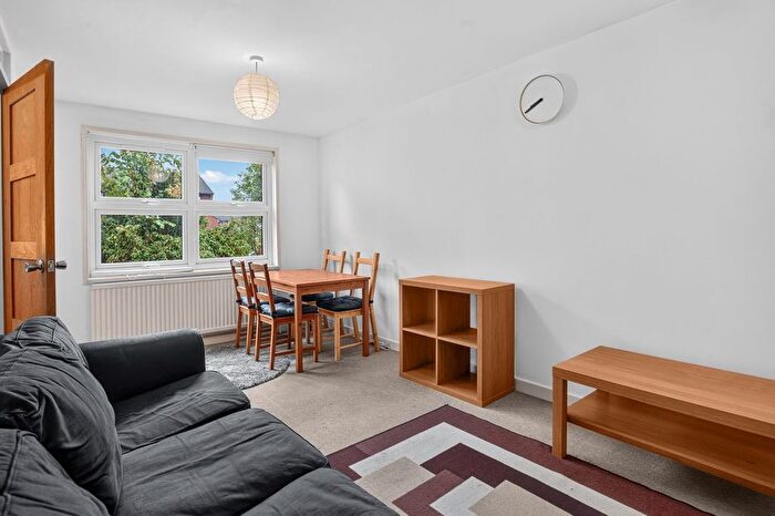 1 Bedroom Flat For Sale In Holley Road, Wendell Park, Acton, W3