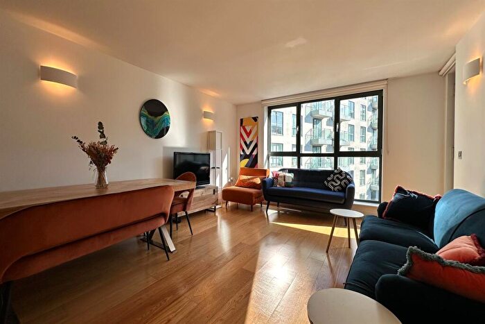 3 Bedroom Apartment To Rent In St Williams Court, Gifford Street, Islington, London, N1