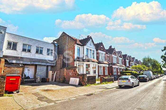 1 Bedroom Flat To Rent In Princes Avenue, London N3