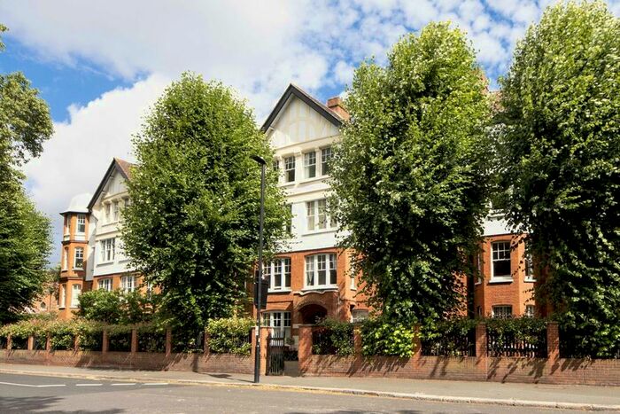 2 Bedroom Flat To Rent In Esmond Gardens, South Parade, London, W4
