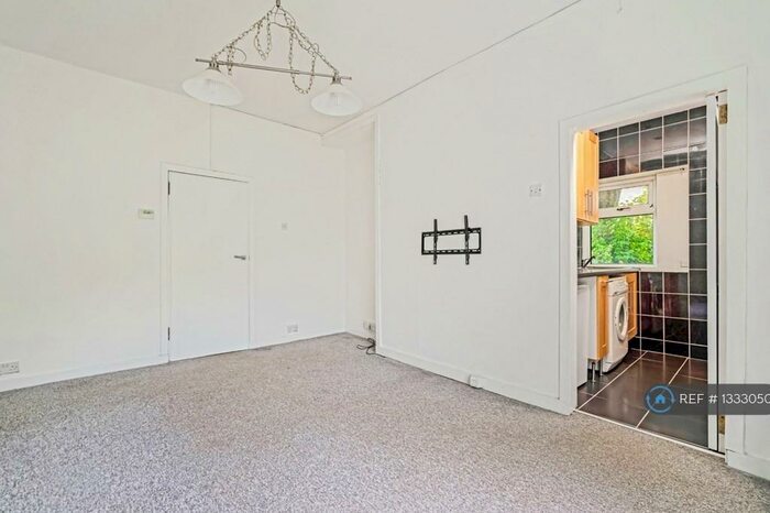 3 Bedroom Flat To Rent In Thurston Road, Glasgow, G52