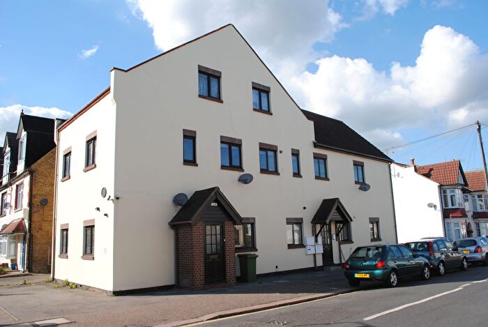 1 Bedroom Flat To Rent In Oakleigh Lodge, Pall Mall, Leigh-On-Sea, SS9