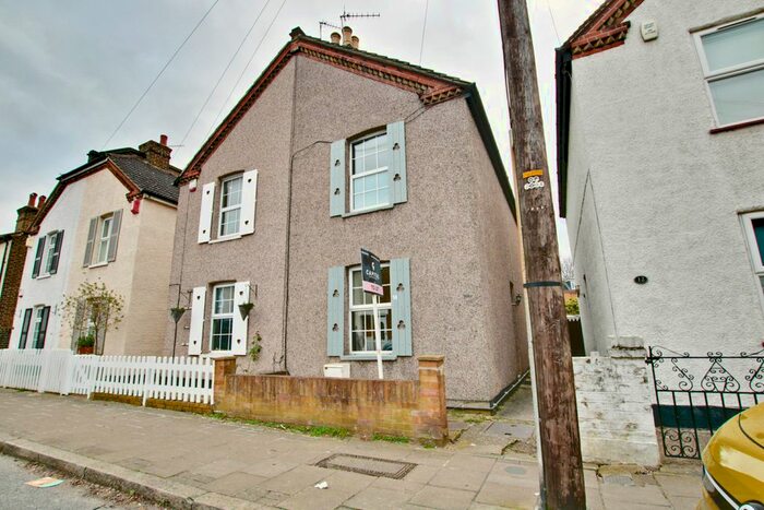 2 Bedroom Semi-Detached House To Rent In Recreation Road, Bromley BR2