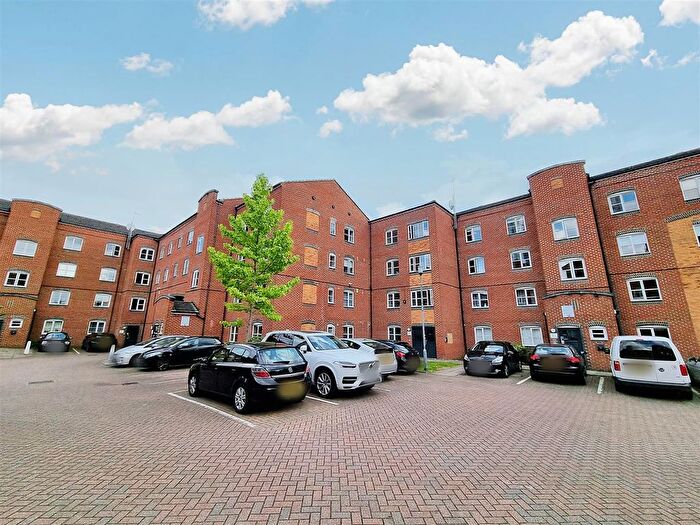 1 Bedroom Flat For Sale In Otter Close, London, E15