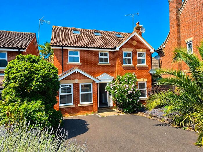 5 Bedroom Detached House For Sale In Nightingale Close, Rayleigh, Essex, SS6