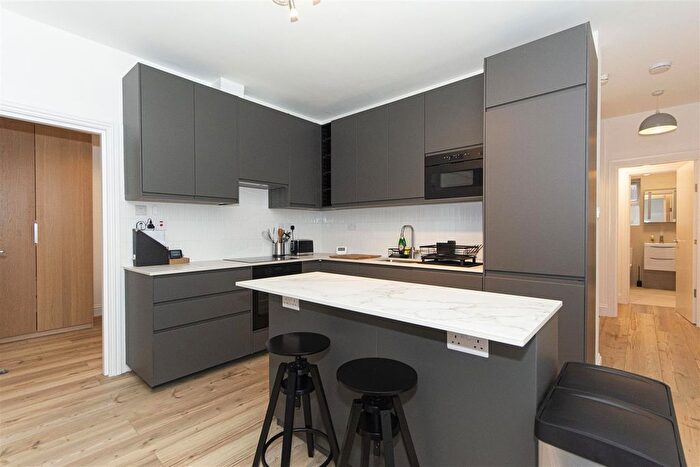 2 Bedroom Flat To Rent In Rushcroft Road, London, SW2