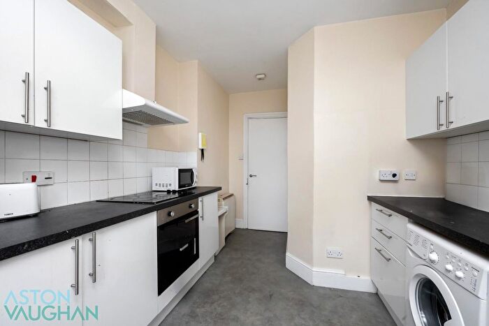 3 Bedroom Flat To Rent In Ditchling Rise, Brighton, BN1