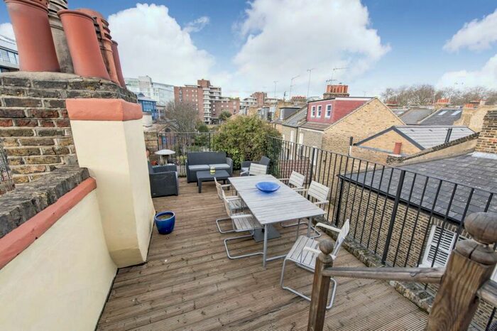 2 Bedroom Apartment To Rent In Parkgate Road, SW11