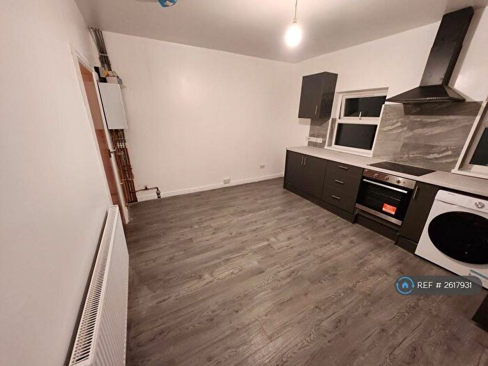 4 Bedroom Flat To Rent In Stockingstone Road, Luton, LU2