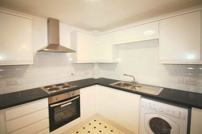 2 Bedroom Flat To Rent In Jesmond Place, Newcastle Upon Tyne, NE2